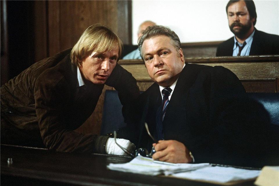 Claus Theo Gärtner (links) als Privatdetektiv Matula und sein erster sogenannter Dienstherr in der ZDF-Krimiserie „Ein Fall für zwei“, Günter Strack als Rechtsanwalt Dr. Renz. (Archivbild)Jörg Schmitt/dpa