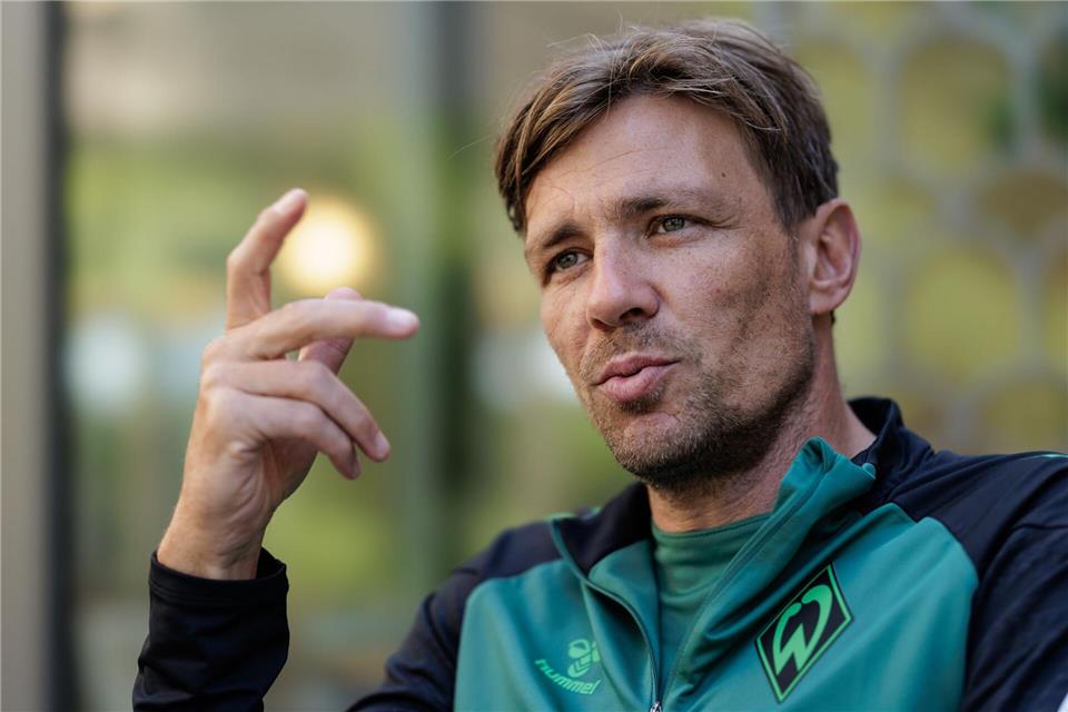 Clemens Fritz erwartet noch einen hektischen Schlussspurt auf dem Transfermarkt. (Archivbild)David Ebener/dpa