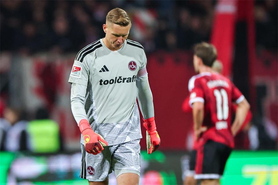 „Club“-Torwart Jan Reichert nach der Niederlage gegen den FCK.Daniel Karmann/dpa