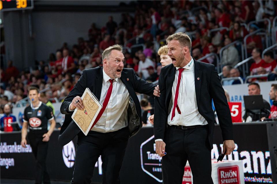 Co-Trainer Arne Woltmann (l) folgt seinem Chefcoach Anton Gavel nach München. (Archivbild)Daniel Löb/dpa