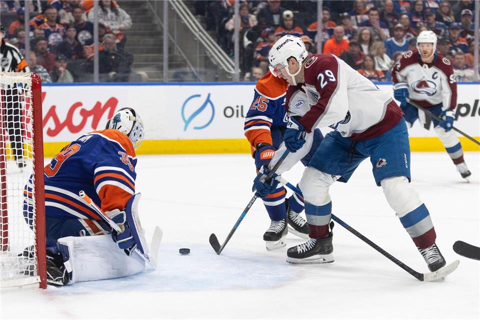Colorados Star-Stürmer Nathan MacKinnon (Nr. 29) erzielte im Penaltyschießen den entscheidenden Treffer.JASON FRANSON/The Canadian Press/AP/dpa