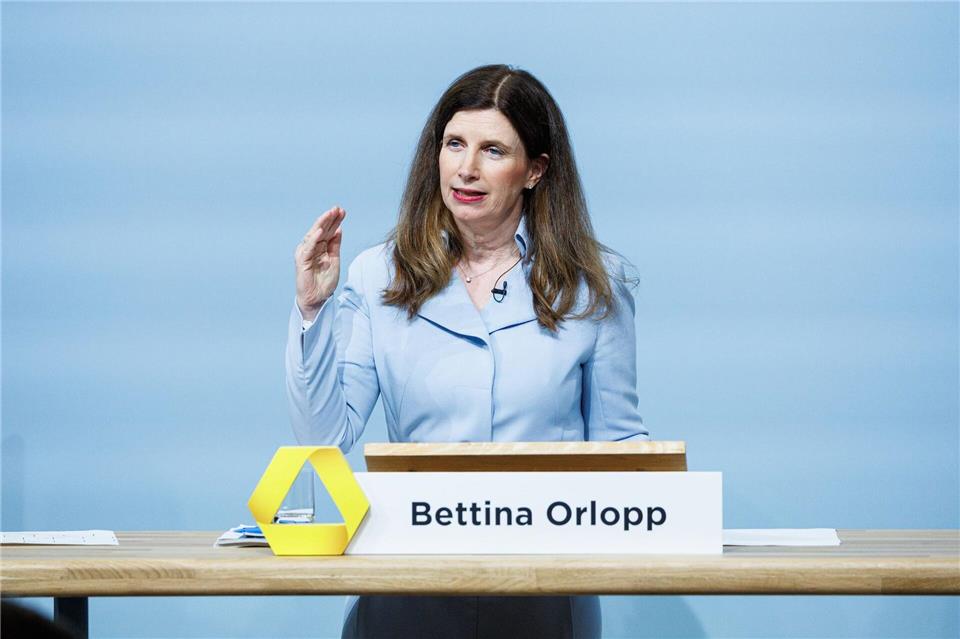 Commerzbank-Chef Bettina Orlopp will die Eigenständigkeit des Instituts retten. Hannes P Albert/dpa
