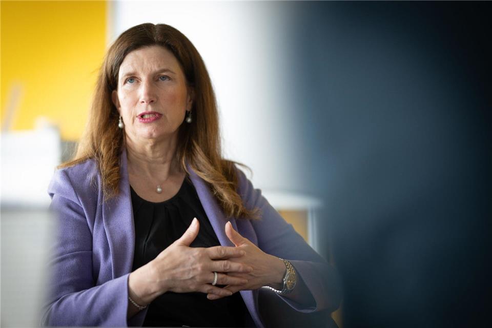 Commerzbank-Chefin Bettina Orlopp erklärt, wie sie eine Übernahme durch die Unicredit abwehren will.Boris Roessler/dpa