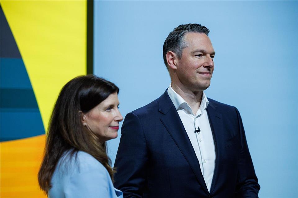 Commerzbank-Chefin Bettina Orlopp und Finanzvorstand Carsten Schmitt legen die Jahreszahlen für 2025 vor. Hannes P. Albert/dpa