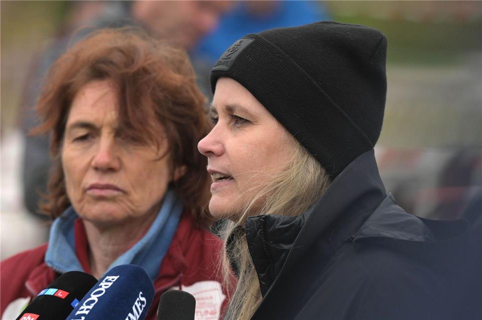 Constanze von der Meden von der privaten Rettungsinitiative für den gestrandeten Wal in der Ostsee sagt, es gebe einen Plan B für den Fall, dass der Wal sich selbst freischwimmt.Stefan Sauer/dpa