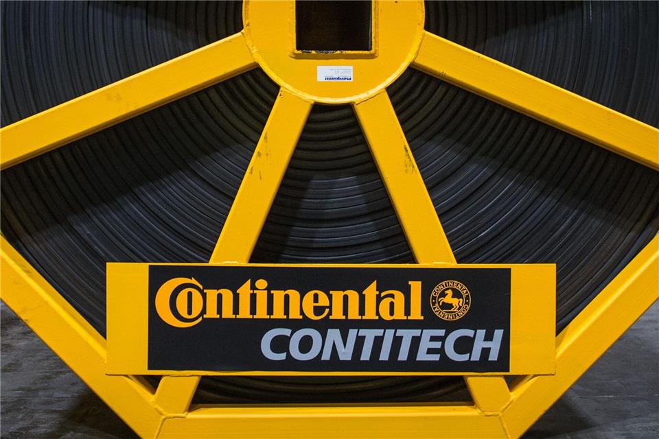Continental verkauft seine Kunststofftechnik-Tochter Contitech - Gewerkschaft und Betriebsrat fordern vom Käufer Zusagen ein. (Archivbild)Ole Spata/dpa
