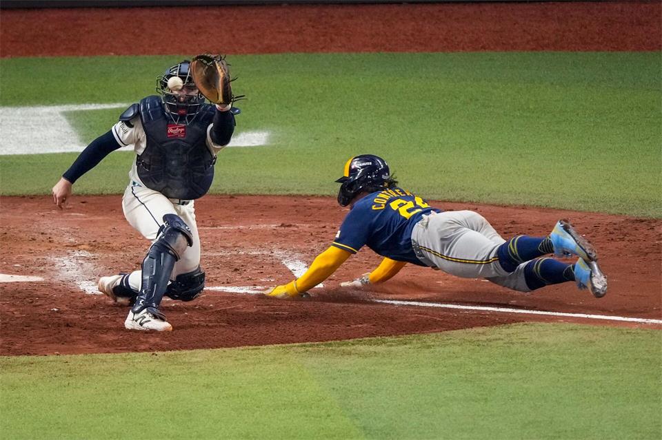 Contreras (links) wurde zum wertvollsten Spieler der World Series gewählt.Morry Gash/AP/dpa