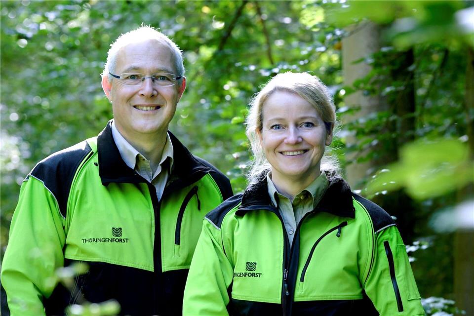 Corinna Geißler und Jörn Ripken bilden ab 1. Januar 2026 das neue Führungsduo der Thüringer Landesforstanstalt.Thüringenforst/dpa