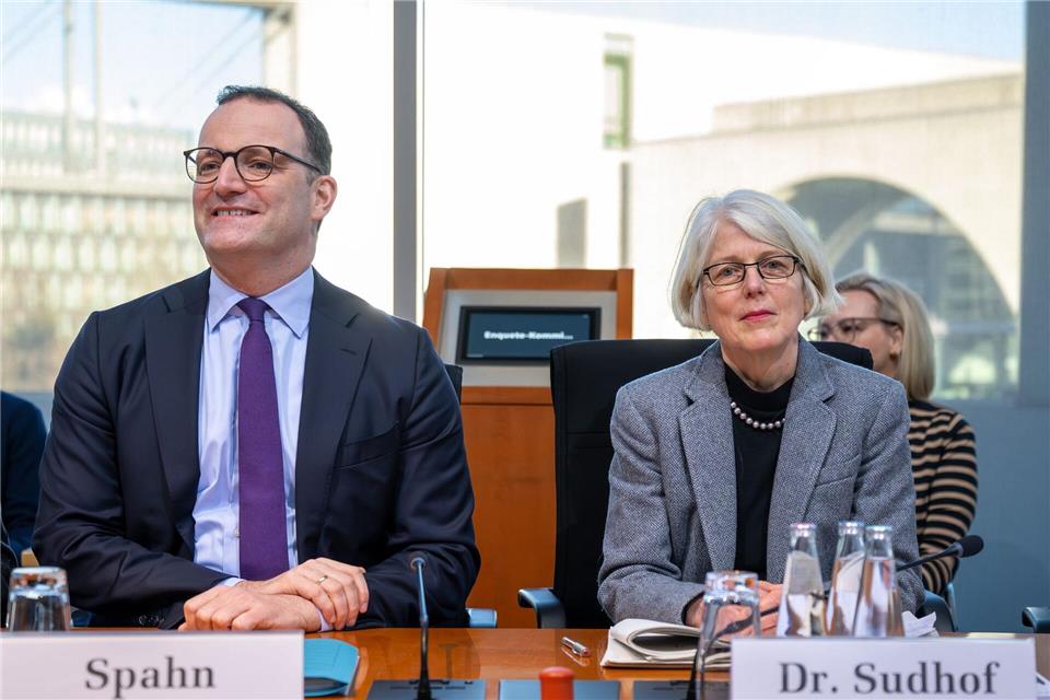 Corona-Aufarbeitung im Bundestag: Jens Spahn und die frühere Sonderermittlerin Margaretha Sudhof.Soeren Stache/dpa