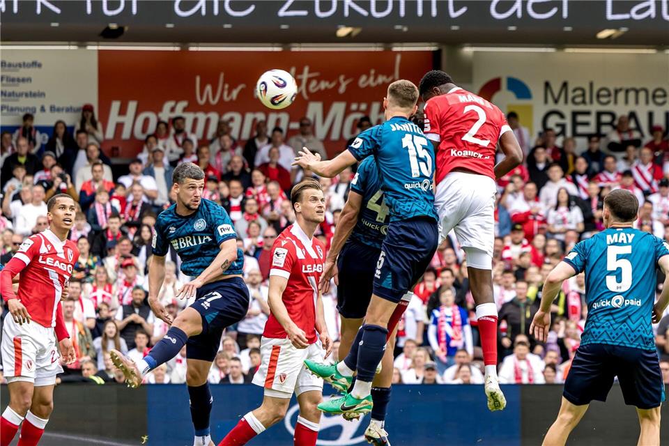 Cottbus verschafft sich eine gute Ausgangsposition im Aufstiegsrennen.Frank Hammerschmidt/dpa
