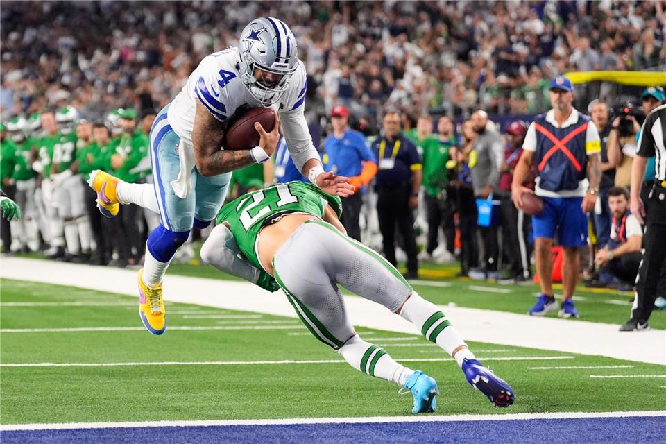 Cowboys-Quarterback Dak Prescott gelingt ein spektakulärer Touchdown.Tony Gutierrez/AP/dpa