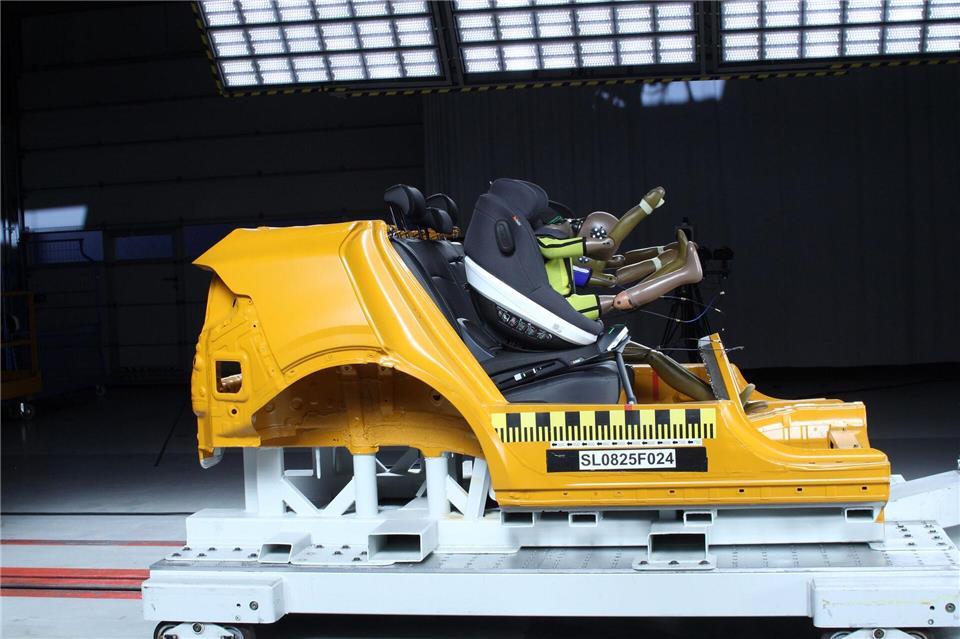 Kindersitze im ADAC-Test: Weniger als ein Drittel ist „gut“ Crashtest: Sechs Babyschalen und elf Kindersitze hat der ADAC geprüft.BildschnittTV/ADAC/dpa-tmn