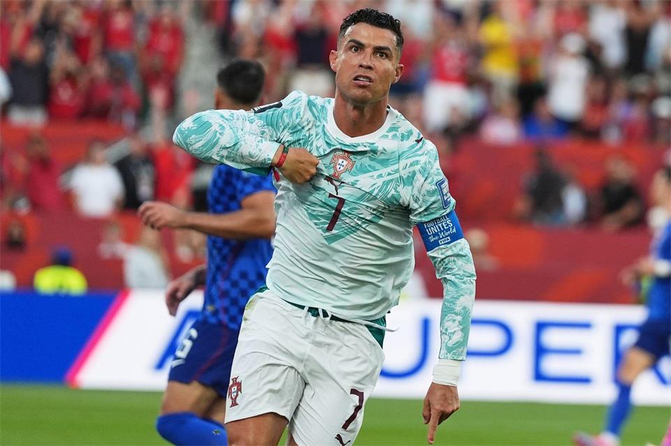 Cristiano Ronaldo könnte bald wieder für Portugal jubeln. (Archivbild)Stephanie Scarbrough/AP/dpa