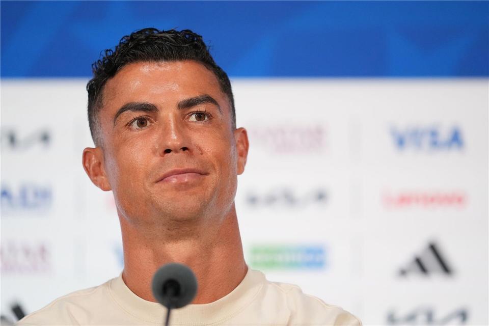 Cristiano Ronaldo spricht bei der Pressekonferenz vor dem Spiel gegen Spanien auch über Kritik an seiner Person. Julio Cortez/AP/dpa