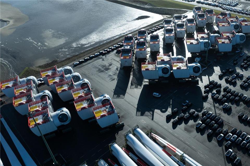 Cuxhaven schlug deutlich mehr Komponenten für die Energiewende um. (Archivbild)Philipp Schulze/dpa