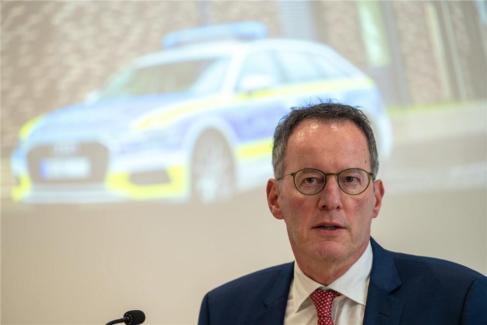 Cyberangriffe auf die IT sind nach den Worten von Innenminister Michael Elbing Teil der hybriden Kriegsführung. (Archivbild)Harald Tittel/dpa