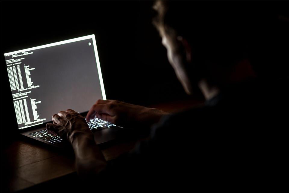 Cyberangriffe nehmen zu - auch auf Kommunen. (Symbolbild)Fabian Sommer/dpa