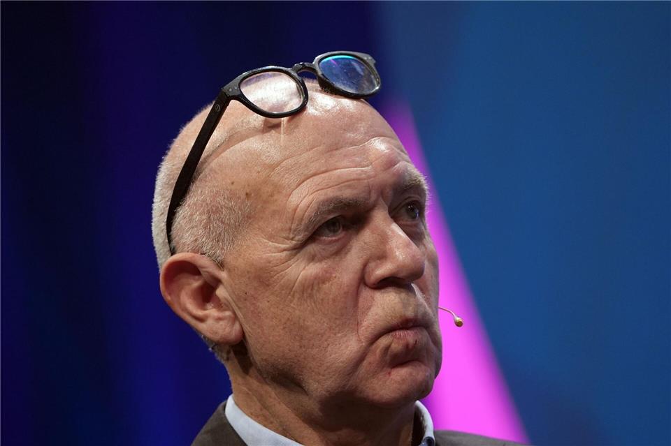 DFB-Chef Neuendorf ist als Sport-Politiker gefordert. (Archivbild)Marcus Brandt/dpa