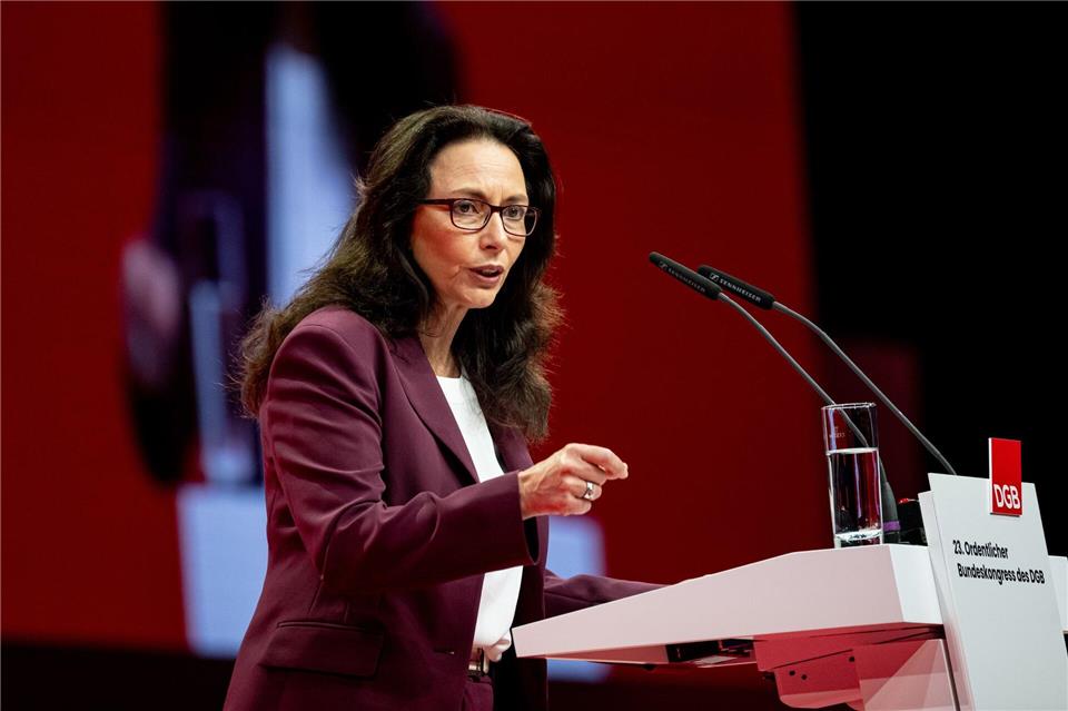 DGB-Chefin Yasmin Fahimi hatte im Januar ihre eigene Rentenkommission berufen. (Archivbild)Fabian Sommer/dpa