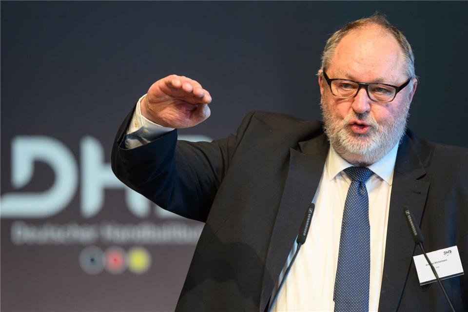 DHB-Präsident Andreas Michelmann traut der deutschen Auswahl bei der EM viel zu. (Archivbild)Robert Michael/dpa