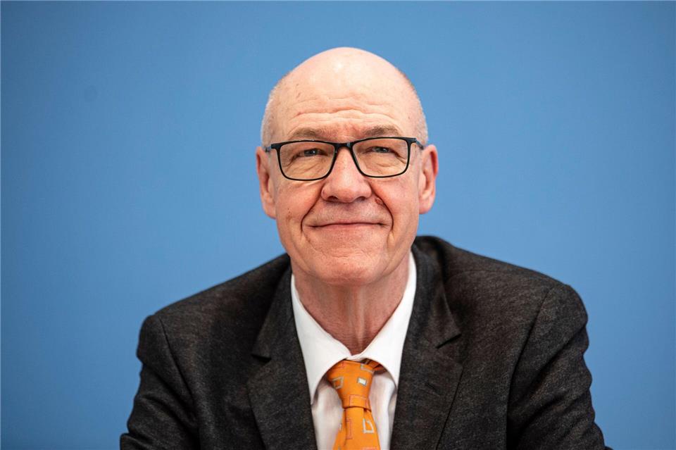 DIW-Ökonom Martin Gornig hat noch Hoffnung für die deutsche Industrie. (Archivbild)Fabian Sommer/dpa