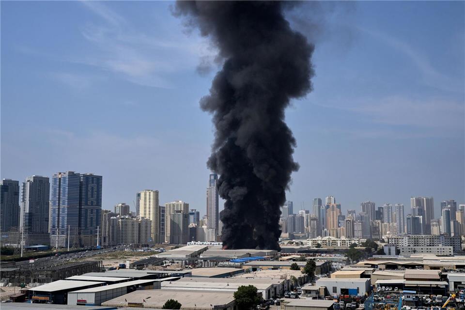 DIe Emirate und ihre glitzernde Metropole Dubai wurden im Krieg wiederholt von Angriffen getroffen. (Archivbild)Altaf Qadri/AP/dpa