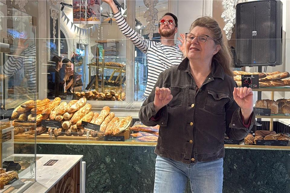 „DJ Baguette“ tourt durch Frankreichs Bäckereien und will auch in Deutschland vorbeischauen.Rachel Sommer/dpa