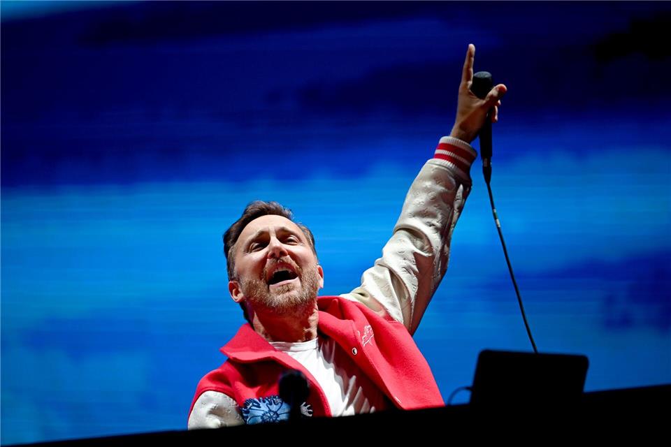 DJ David Guetta kommt im nächsten Jahr zum Glücksgefühle-Festival. (Archivbild)Britta Pedersen/dpa