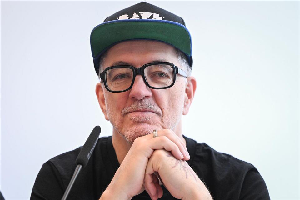 DJ und Musiker Dr. Motte - hier im Sommer 2025. (Archivbild)Jens Kalaene/dpa