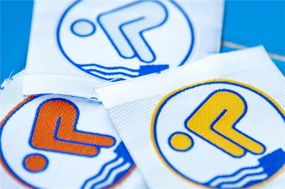 DLRG: So viele Schwimmabzeichen wie selten sind im vergangenen Jahr vergeben worden. (Symbolbild)Fabian Sommer/dpa