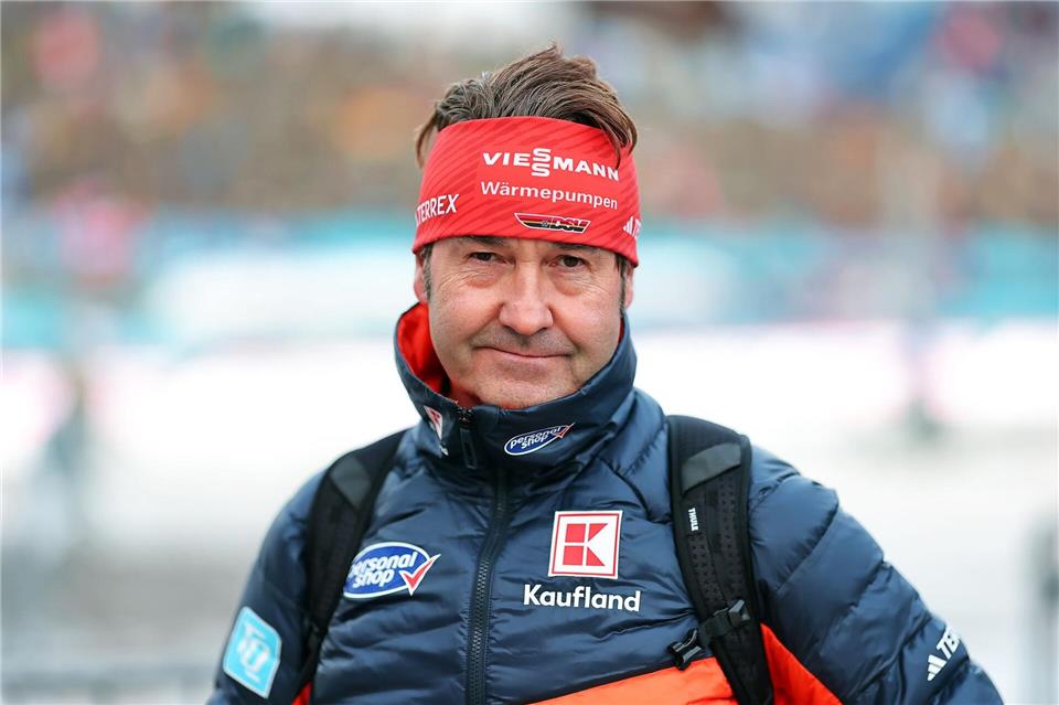 DSV-Sportdirektor Horst Hüttel will sich bei Olympia nicht detailliert zur Bundestrainersuche äußern. (Archivbild)Daniel Karmann/dpa