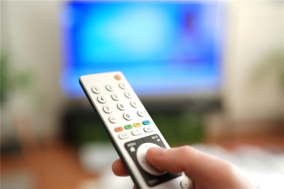 DVB-I soll auch mehr Komfort bringen - etwa eine Senderliste für alle linearen Fernsehprogramme, ganz gleich über welchen Empfangsweg.picture alliance/dpa