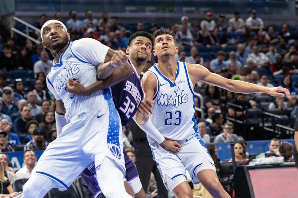 Da Silva (rechts) hatte 18 Punkte beim Sieg der Orlando Magic.Willie J. Allen Jr./AP/dpa