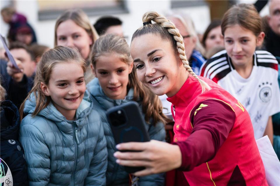 Da geht noch mehr: DFB-Kapitänin Giulia Gwinn hofft durch die Investitionen auf bessere Bedingungen in der Bundesliga. (Archivbild)Marius Becker/dpa