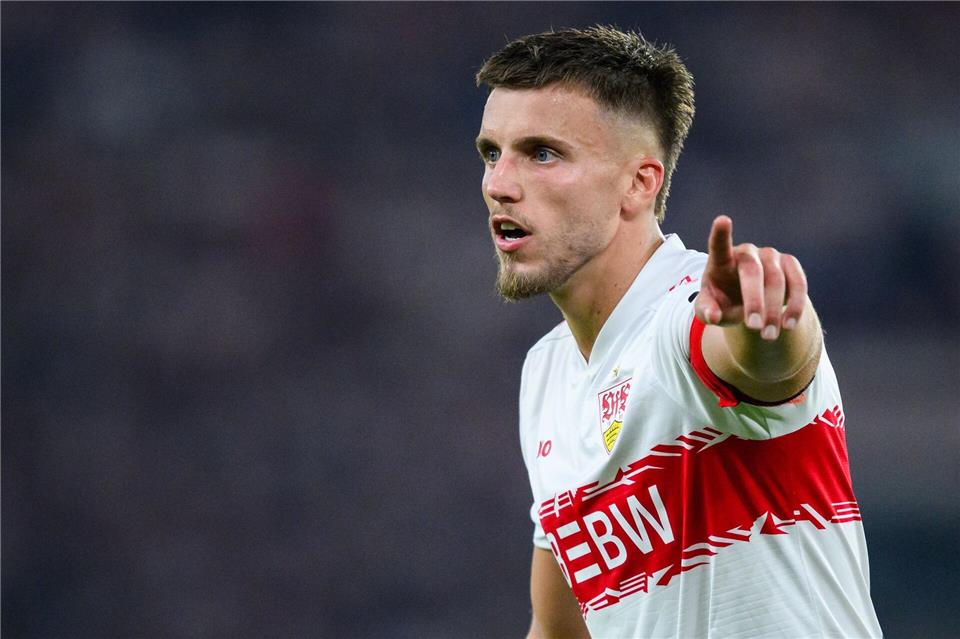 Da geht’s in die Europa League: VfB-Stürmer Demirovic übernimmt in Rom wieder den Platz von Mittelfeldspieler Nartey.Tom Weller/dpa