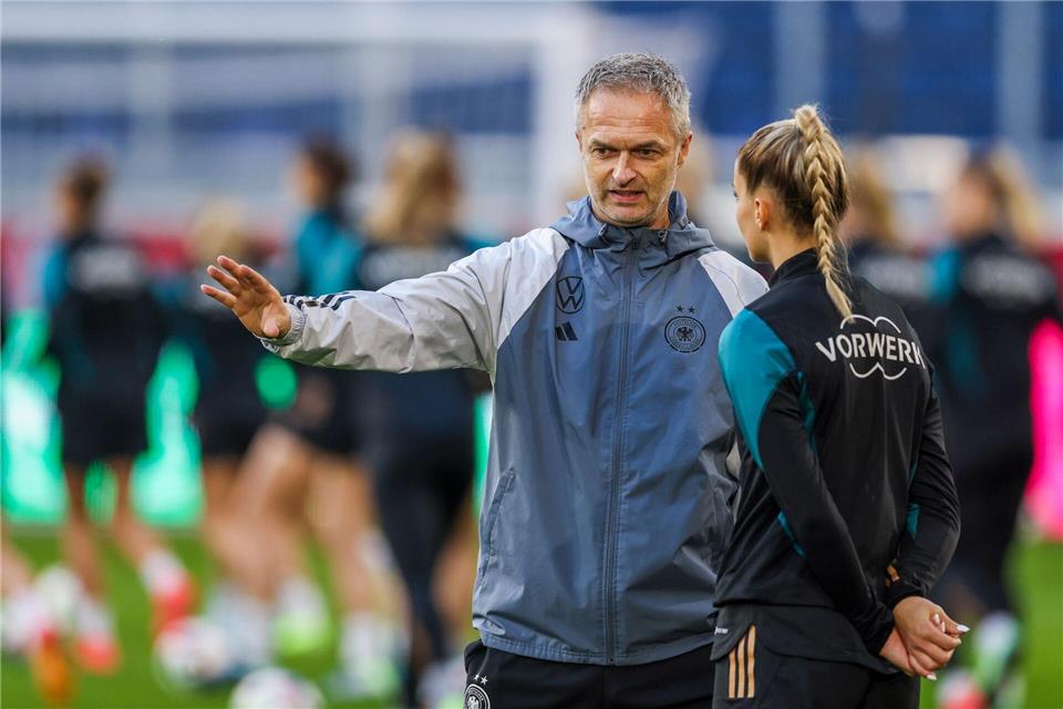 Da geht’s lang zur EM: der neue Bundestrainer Christian Wück.Christoph Reichwein/dpa