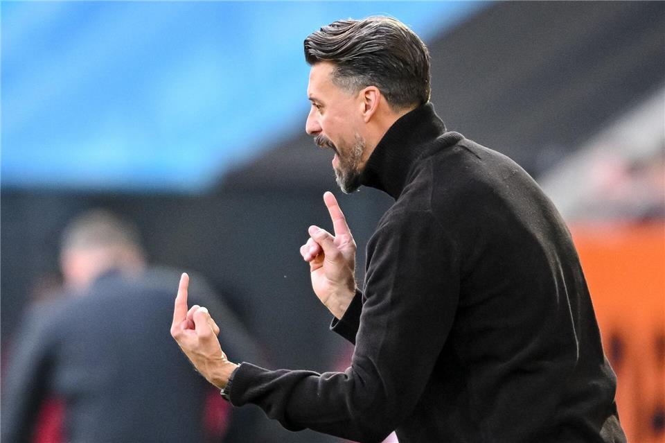 Junge Leipziger Turbo-Kicker führen naive Wagner-Elf vor  Da hilft kein Gestikulieren: Sandro Wagners Elf wird heftig abgestraft.Harry Langer/dpa