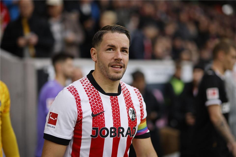 Da kann man schon mal lächeln - Christian Günter ist nun alleiniger Rekordspieler des SC Freiburg.Philipp von Ditfurth/dpa