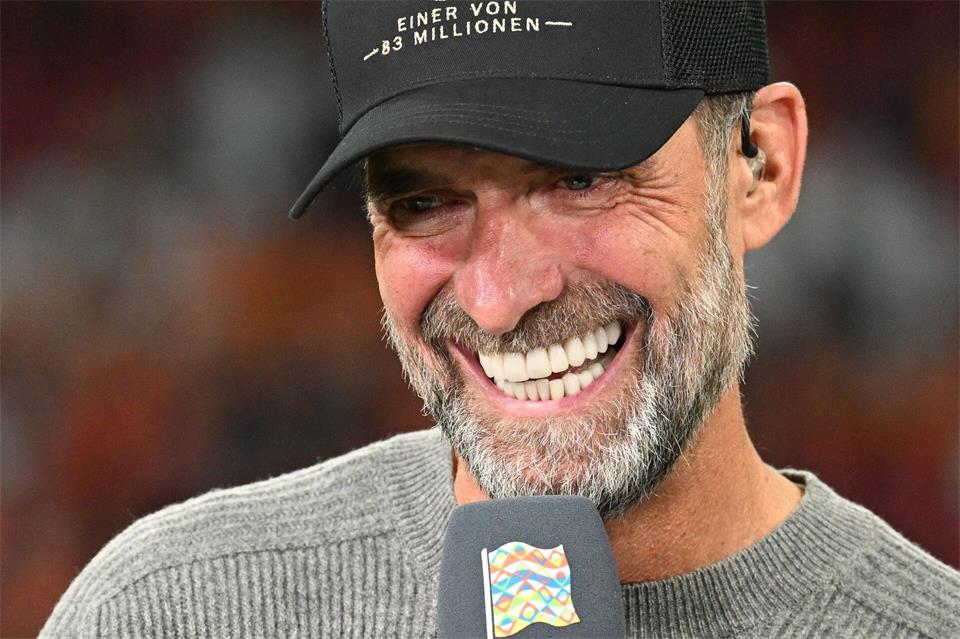 Da musste auch Jürgen Klopp lachen. Federico Gambarini/dpa