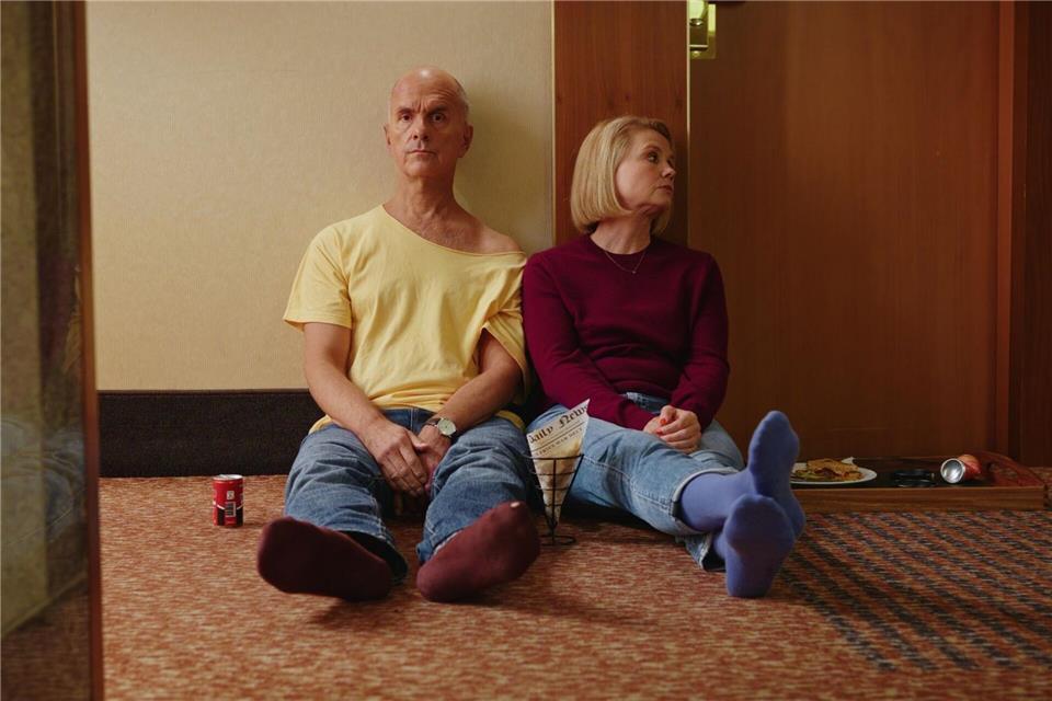 Da sitzen sie nun im Hotelflur: Überfordert von ihrer Familie und ihrem eigenen Lebensweg. Brendan Uffelmann/ZDF/dpa