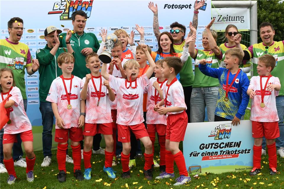 Da war der Jubel groß: Mit einem 3:0-Finalerfolg gegen die Niederlande holte sich Kanada, vertreten durch die F I-Junioren des TSV Raesfeld, den WM-Pokal.
