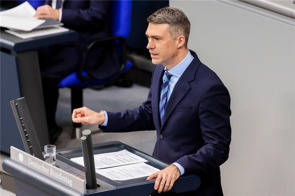 Da war er noch CSU-Politiker: GVB-Präsident Stefan Müller 2023 bei einer Rede im Bundestag. (Archiv-Foto)Christoph Soeder/dpa