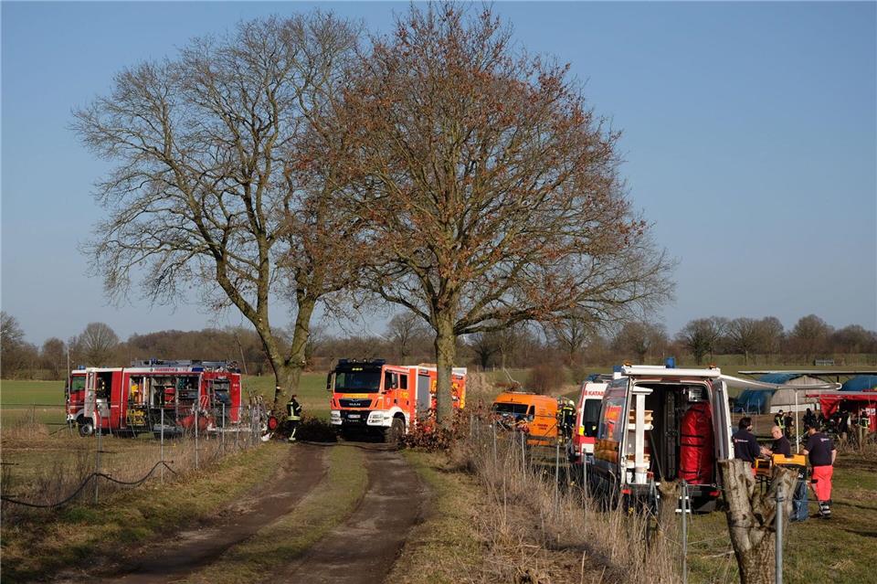 Dabei kam auch die Feuerwehr zum Einsatz.Carsten Neff/dpa