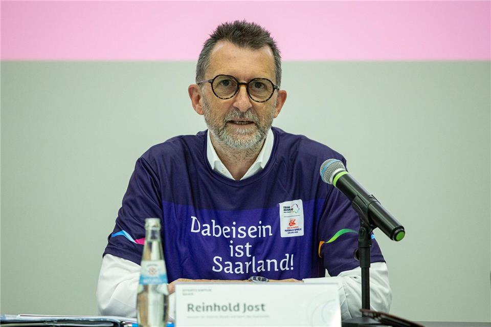 „Dabeisein ist Saarland“ lautet auch für Innen- und Sportminister Reinhold Jost (SPD) das Motto - nicht nur bei den Special Olympics vom 15. bis 20. Juni. (Archivbild)Laszlo Pinter/dpa