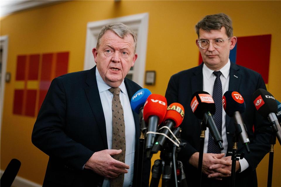 Dänemarks Außenminister Lars Løkke Rasmussen (links) will dafür sorgen, dass Trumps Annexionsfantasien nicht Wirklichkeit werden.Emil Nicolai Helms/Ritzau Scanpix Foto/AP/dpa
