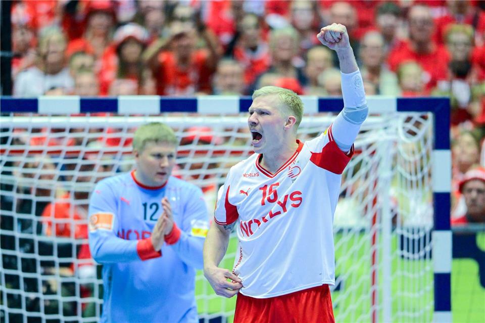 Dänemarks Kapitän Magnus Saugstrup feiert den Sieg über Dänemark. Sina Schuldt/dpa