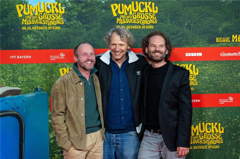 Dahinter steckt wie gewohnt das Team mit Eder-Darsteller Florian Brückner (v.l.), Regisseur Marcus H. Rosenmüller und dem „Pumuckl“-Sprecher Maxi Schafroth. (Archivbild)Lennart Preiss/dpa