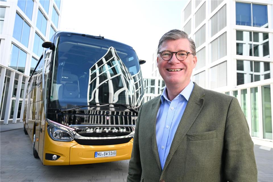 Daimler-Buses-Chef Till Oberwörder (Archivbild). Das Unternehmen will das Servicenetz in Europa ausbauen.Bernd Weißbrod/dpa