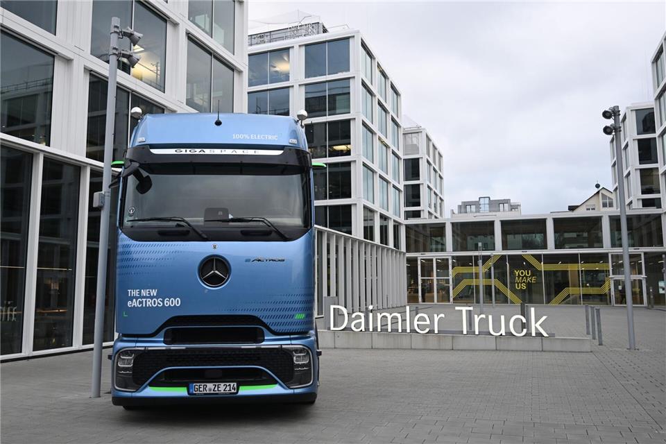 Daimler Truck: Erneuter Gewinneinbruch. (Archivbild)Bernd Weißbrod/dpa