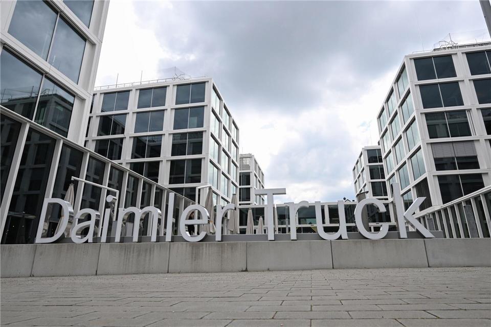 Daimler Truck rechnet mit weniger Umsatz. Bernd Wei�brod/dpa